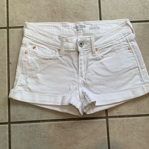 Women’s Denizen From Levi’s low-rise Shortie White Shorts